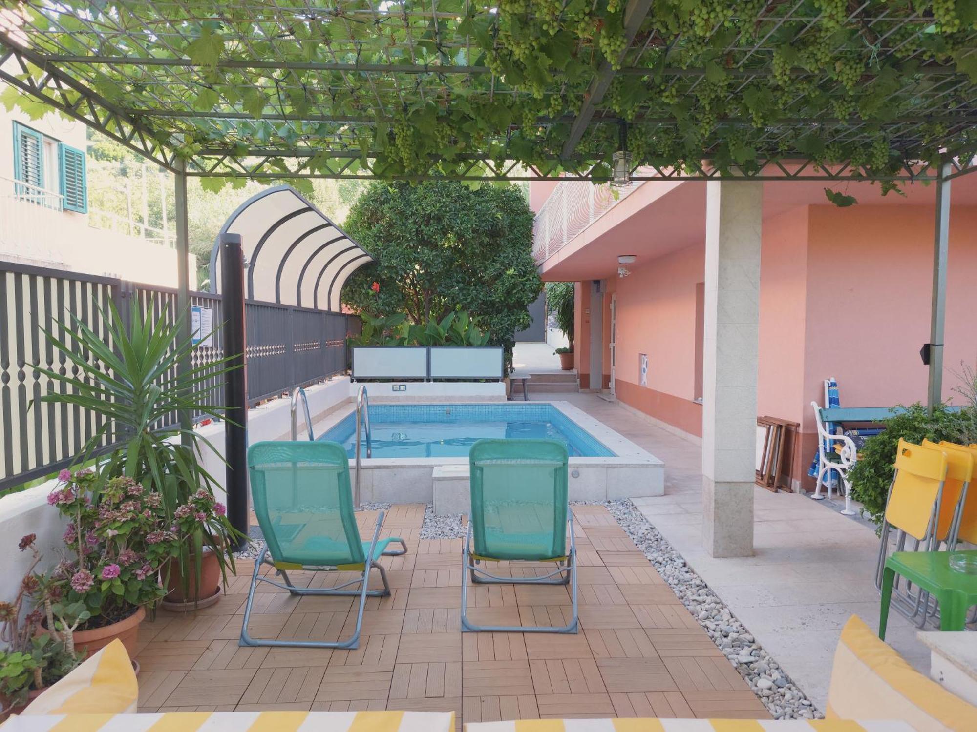 Poolside Paradise - A Hidden Gem In Сплит Екстериор снимка