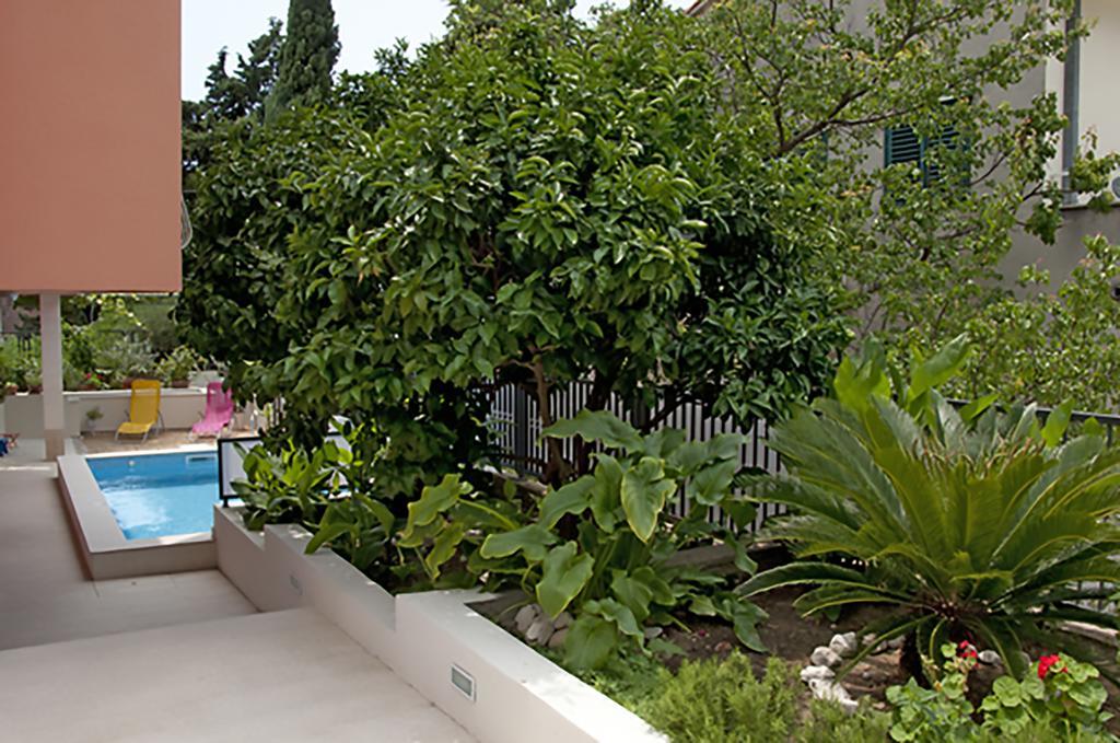 Poolside Paradise - A Hidden Gem In Сплит Екстериор снимка