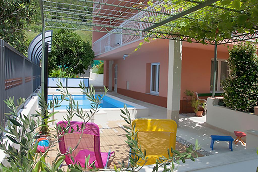 Poolside Paradise - A Hidden Gem In Сплит Екстериор снимка