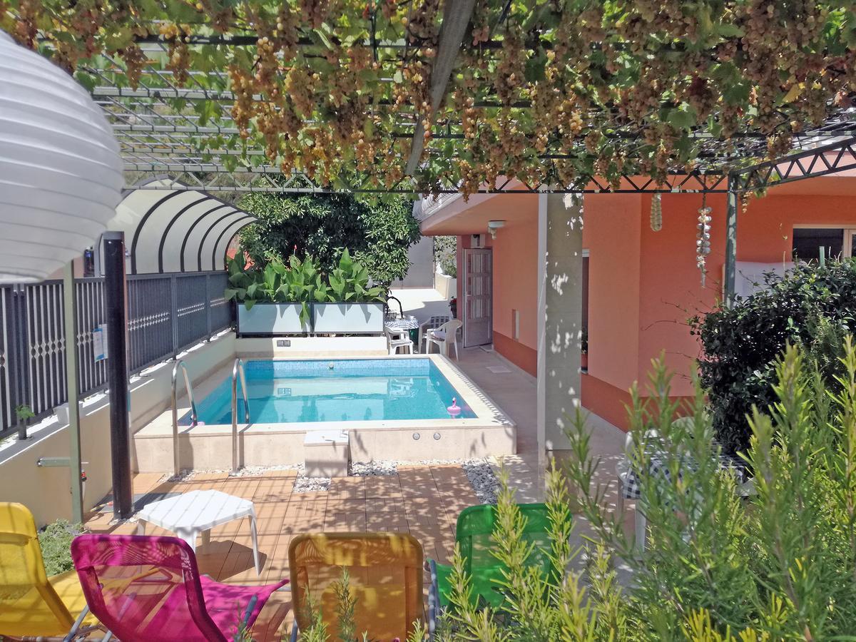 Poolside Paradise - A Hidden Gem In Сплит Екстериор снимка